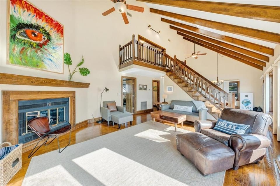 Living room, Seating area, fireplace