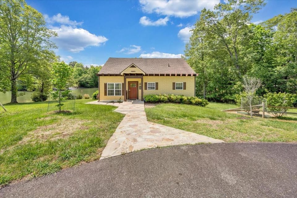 Property building, Day, Natural landscape