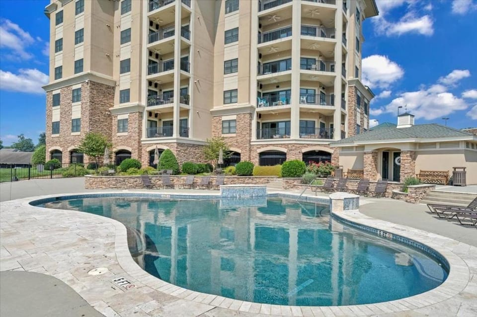 Property building, Day, Pool view, Swimming pool, sunbed