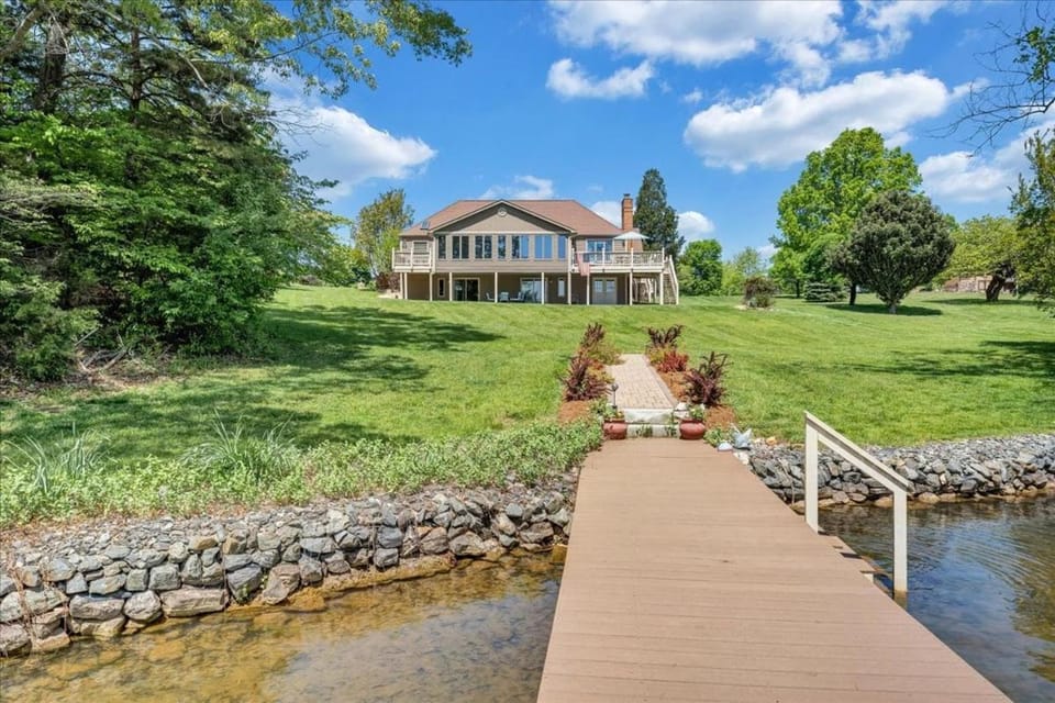 Property building, Spring, Day, Garden view