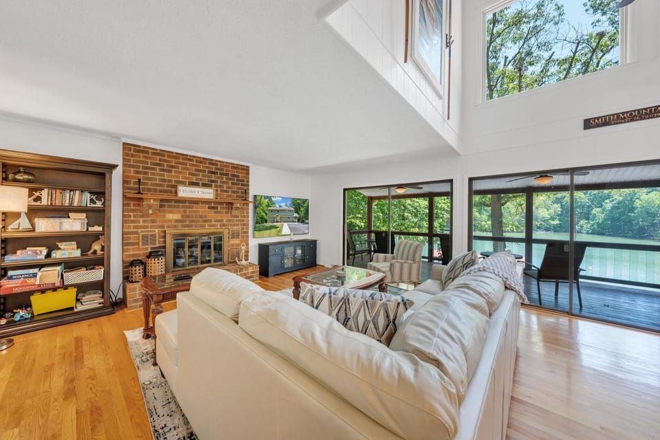 TV and multimedia, Living room, Seating area