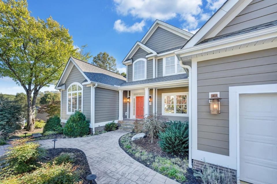 Property building, Facade/entrance, Day, Garden