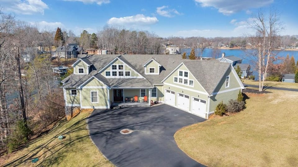 Property building, Day, Bird's eye view