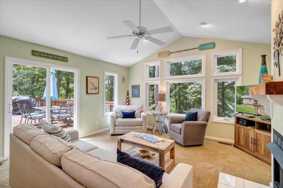 Living room, Seating area