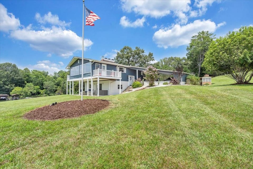 Property building, Spring, Day, Garden