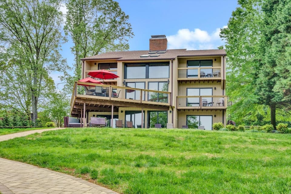 Property building, Day