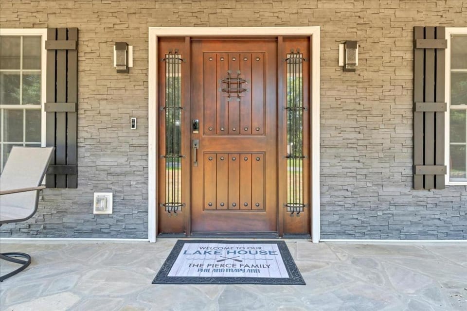 Property building, Facade/entrance, Day