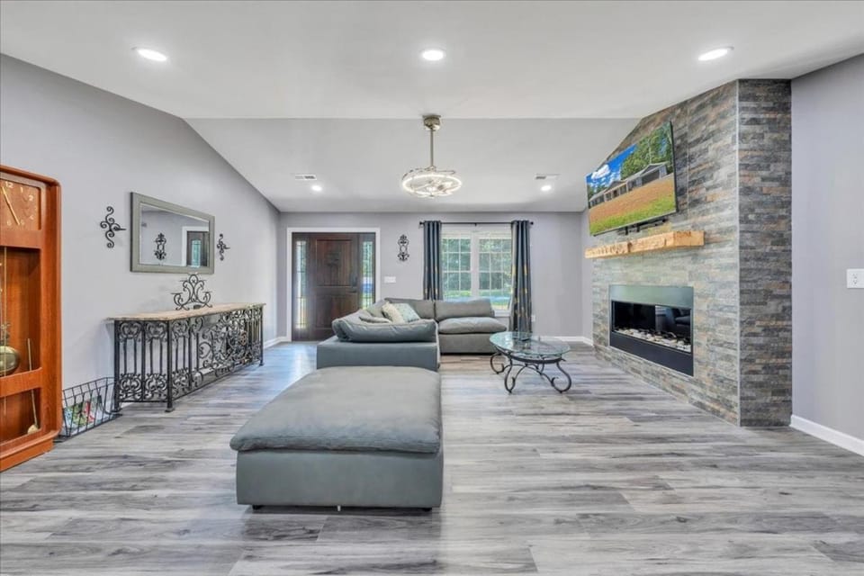 TV and multimedia, Living room, Seating area