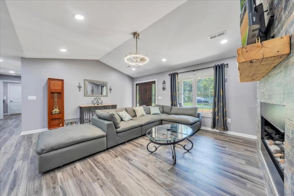 TV and multimedia, Living room, Seating area