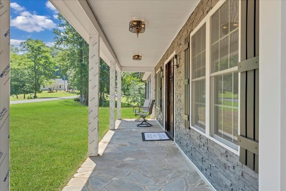 Facade/entrance, Day, Garden view