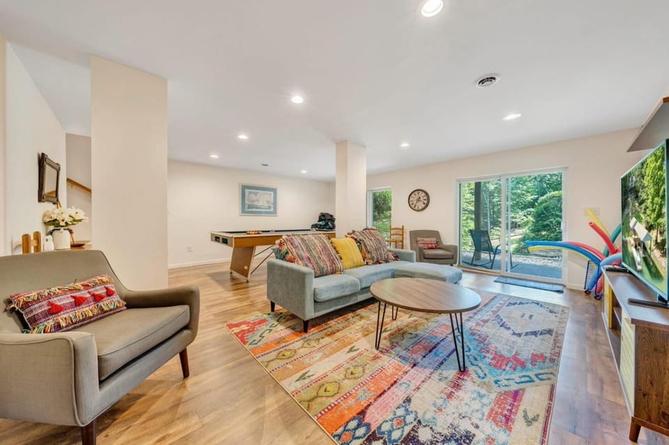 TV and multimedia, Living room, Seating area