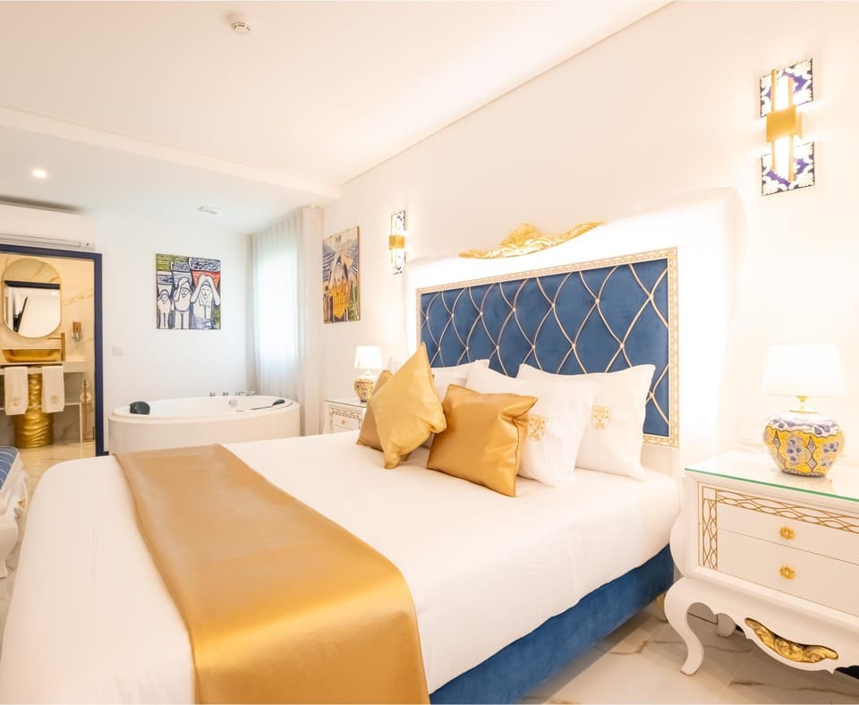 Bed, Living room, Bedroom