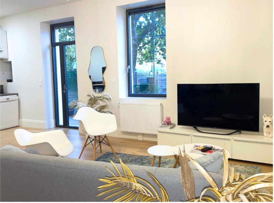 Communal lounge/ TV room, Living room, Seating area, heating, heating