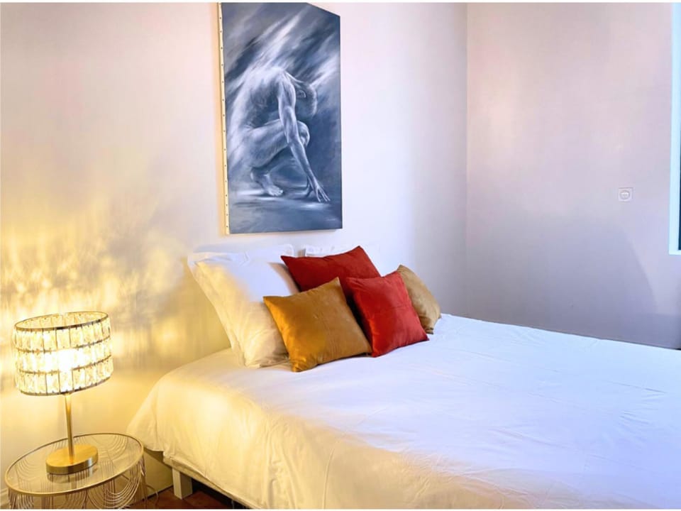 Bed, Photo of the whole room, Bedroom, heating, heating