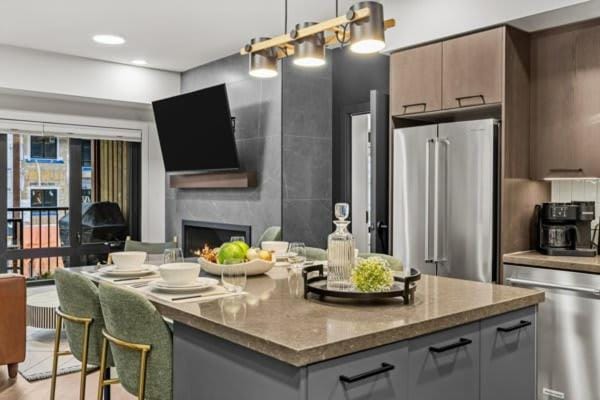 New Luxury 3 bedroom Apartment in Canmore
