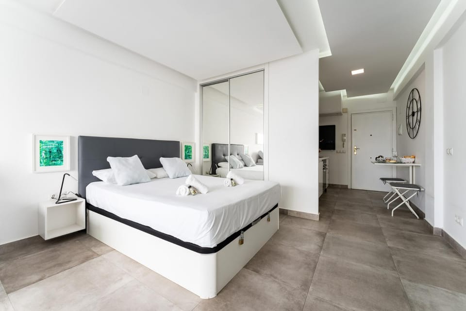 CT 405 - Faro's Torremolinos Sea Views Studio Apartment in Torremolinos