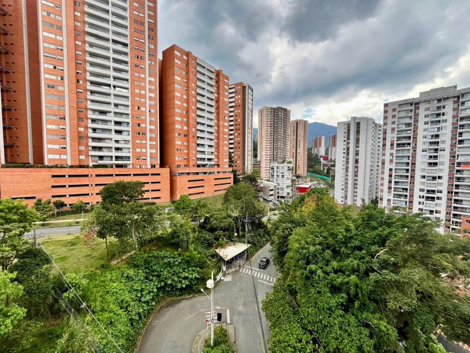 Apartamento con vista y ubicación perfecta en Sabaneta Apartment in Sabaneta