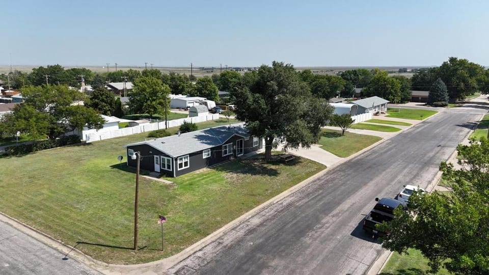 High Plains Hideout 3 bedrooms 2 Baths House in Kansas
