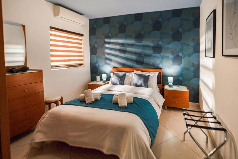 Modern 3BR home w/terrace, close to Malta Airport - Apartment Apartment in Malta