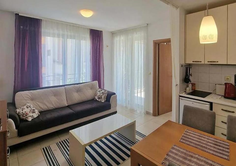 Bed, Living room