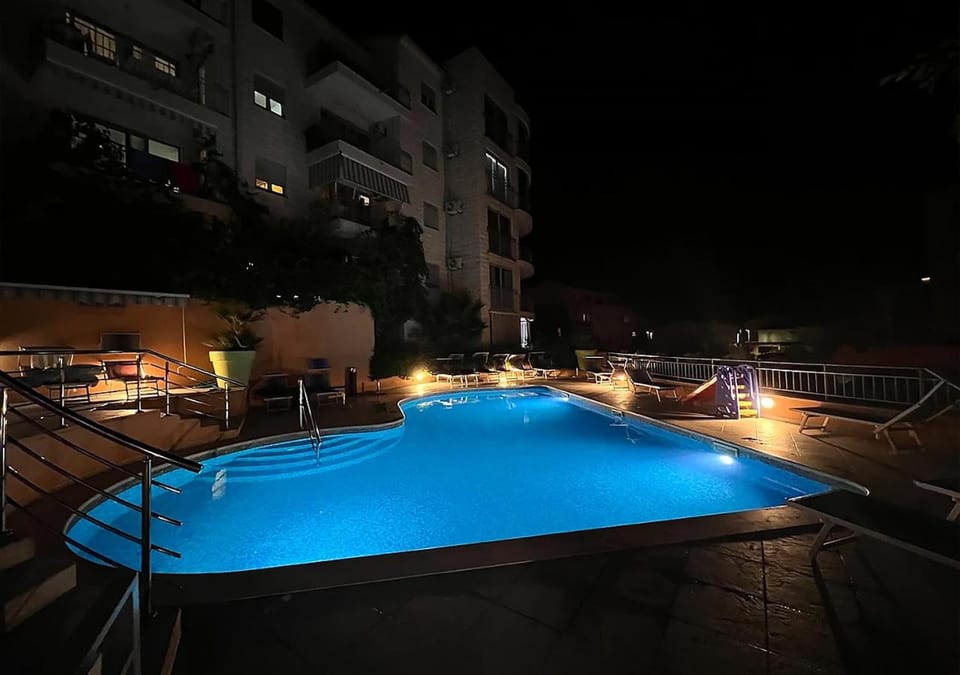 Pool view, Swimming pool
