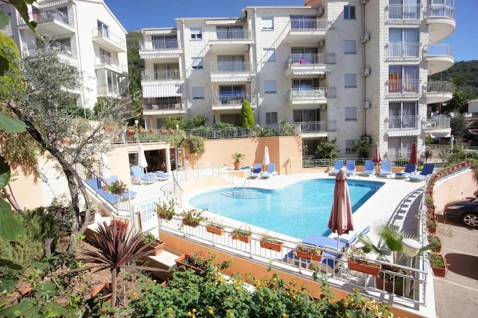 Pool view, Swimming pool, Swimming pool, sunbed