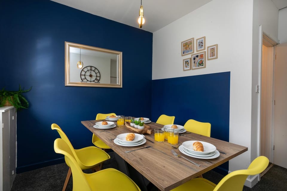 Seating area, Dining area
