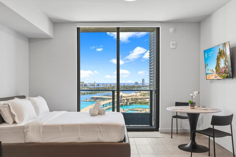 View (from property/room), Living room, Bedroom