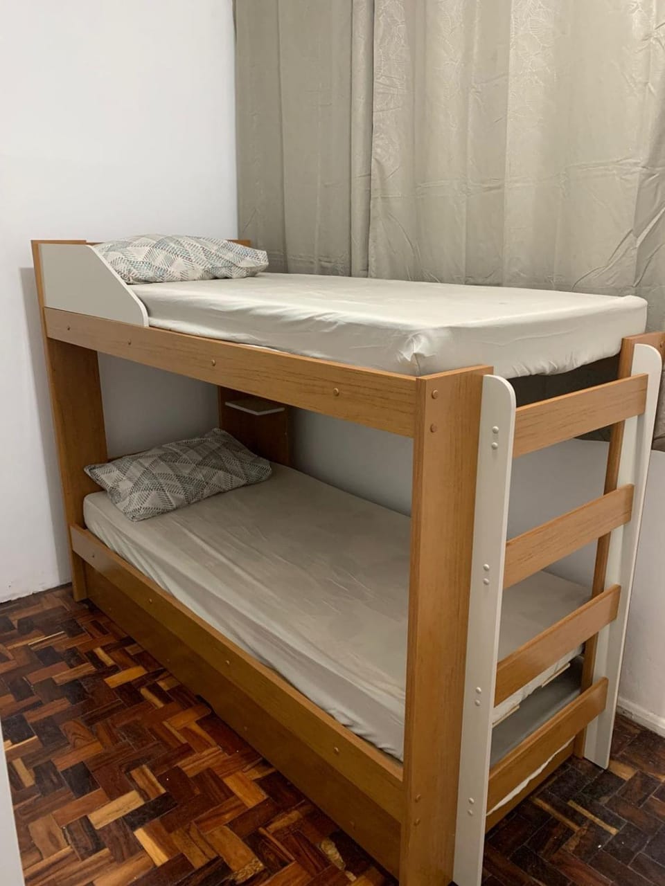 Bedroom, bunk bed