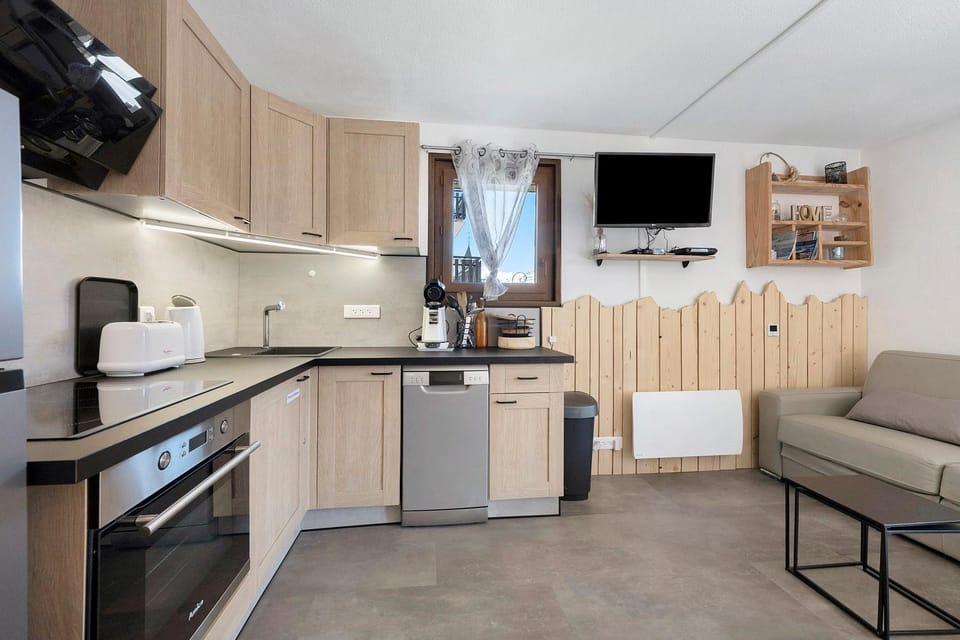 Kitchen or kitchenette, Living room