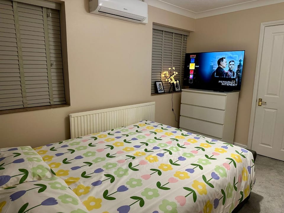 Comfy En-suite room Bed and Breakfast in Gloucester