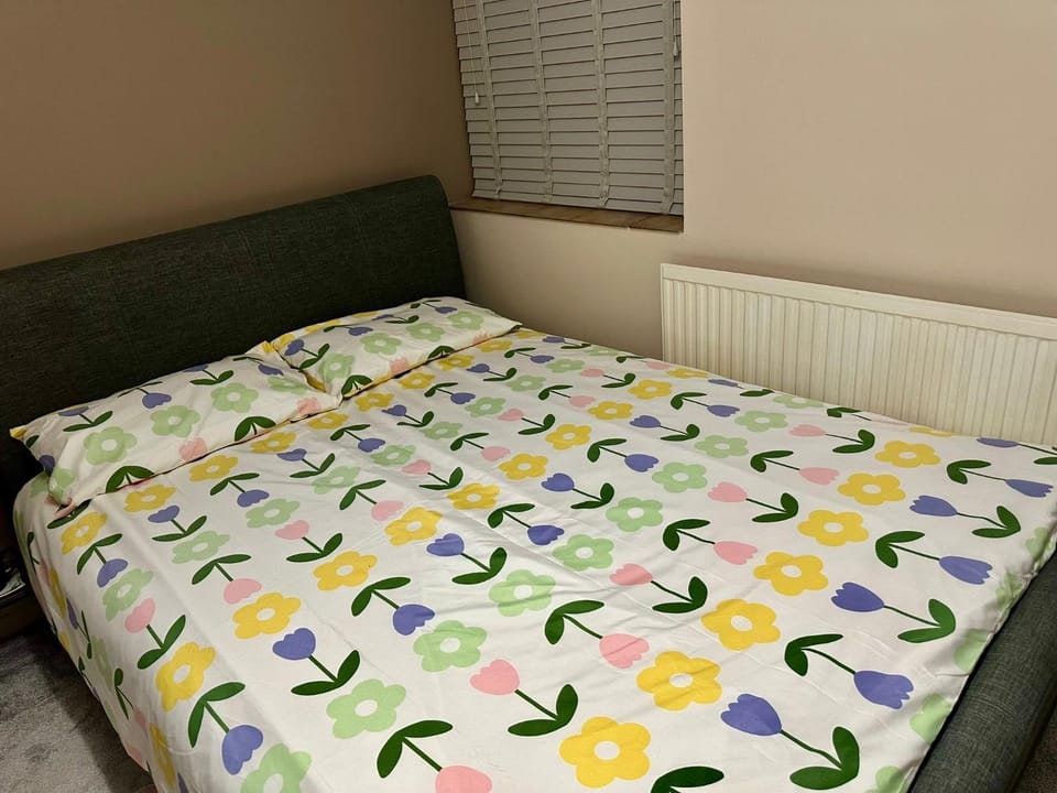 Comfy En-suite room Bed and Breakfast in Gloucester