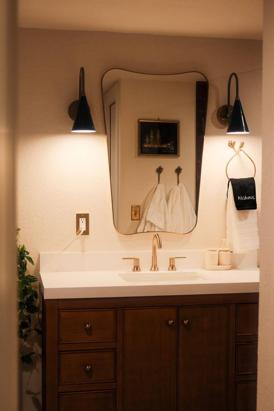 Bathroom, Decorative detail