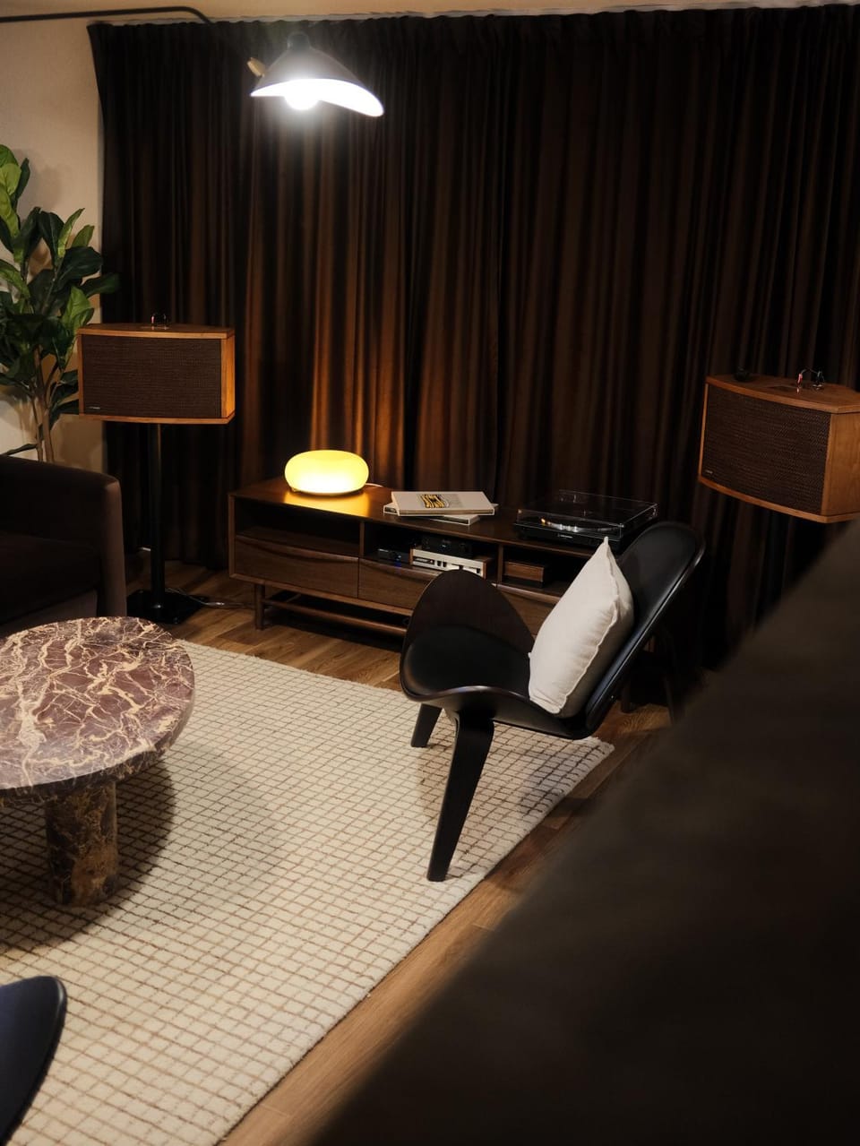 Activities, TV and multimedia, Living room, Seating area, Evening entertainment, Entertainment, Family, fireplace, furniture