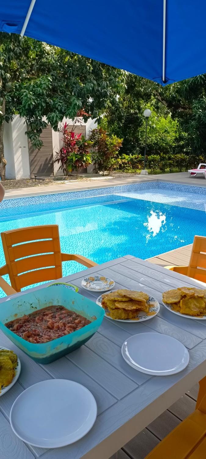 Casa moderna con piscina, jacuzzi , Baño turco y salon de juegos a 2 horas y media de Bogota Villa in Cundinamarca, Colombia