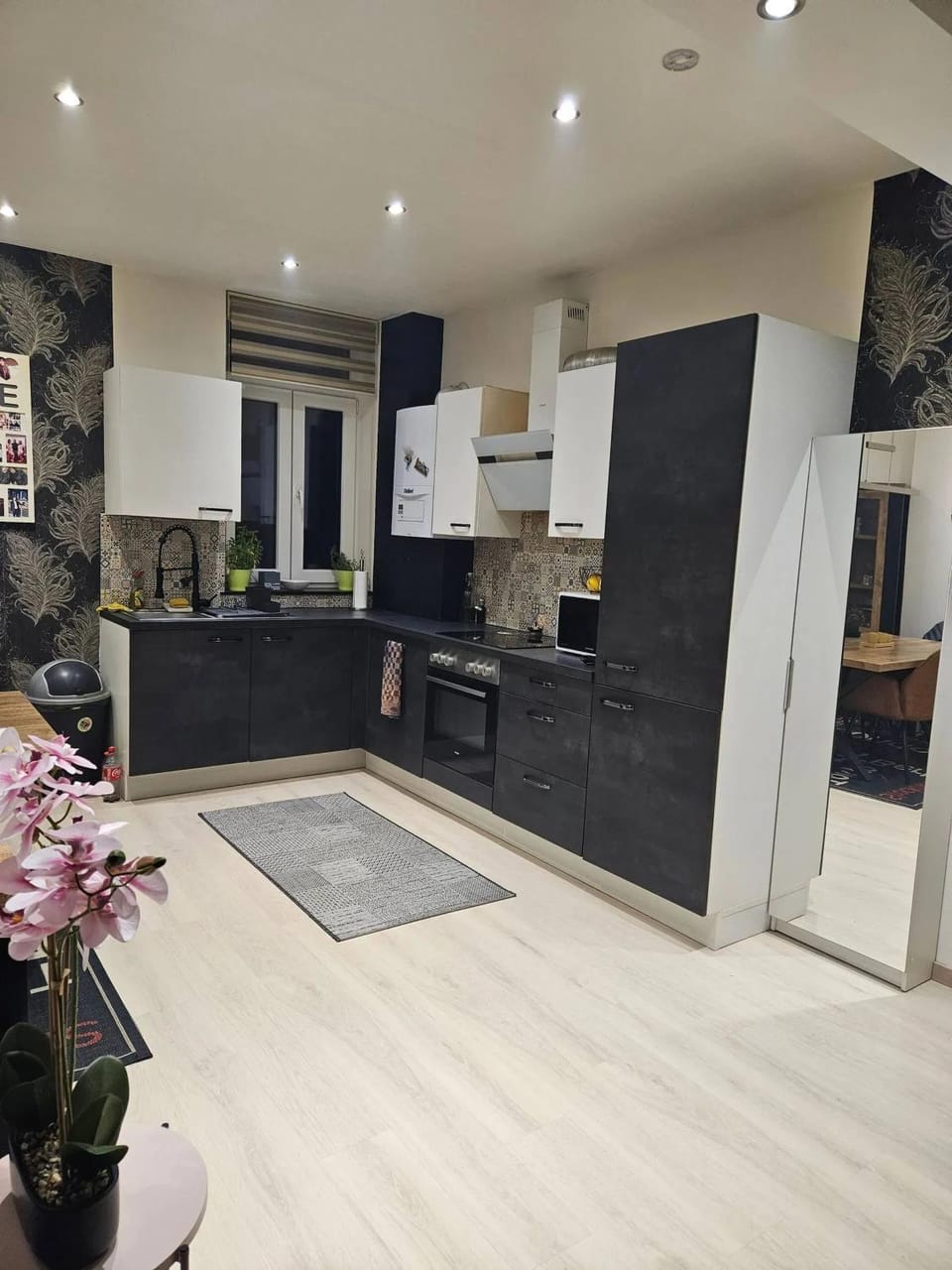 Kitchen or kitchenette