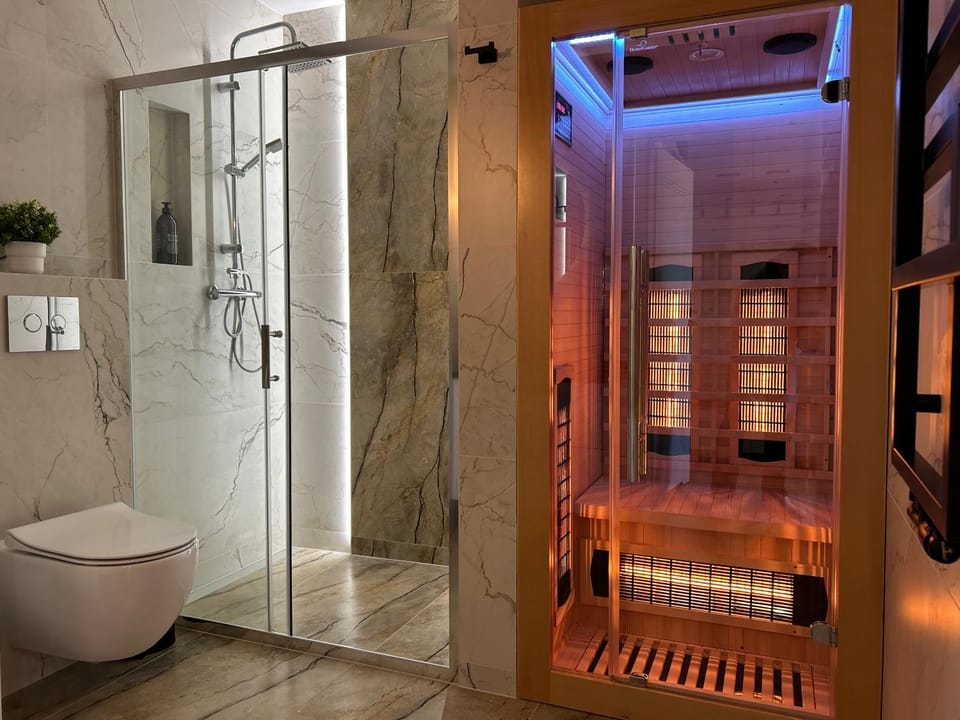 Shower, Toilet, Bathroom