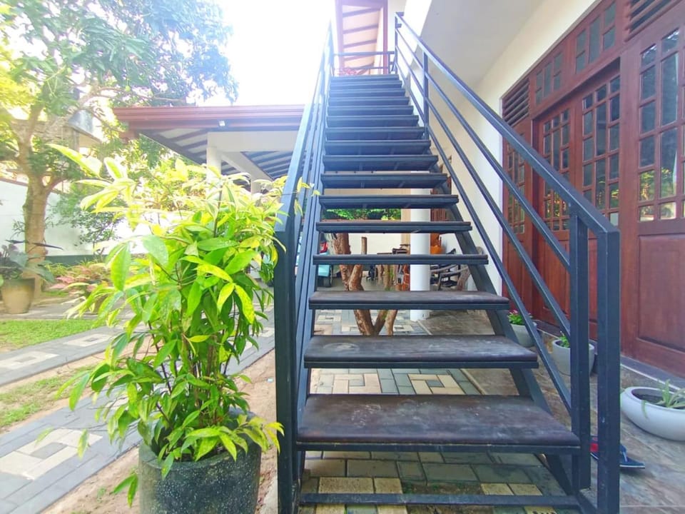 Hilltop Pearl Mirissa Apartment in Kamburugamuwa