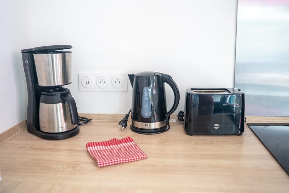 Coffee/tea facilities, toaster, kitchen