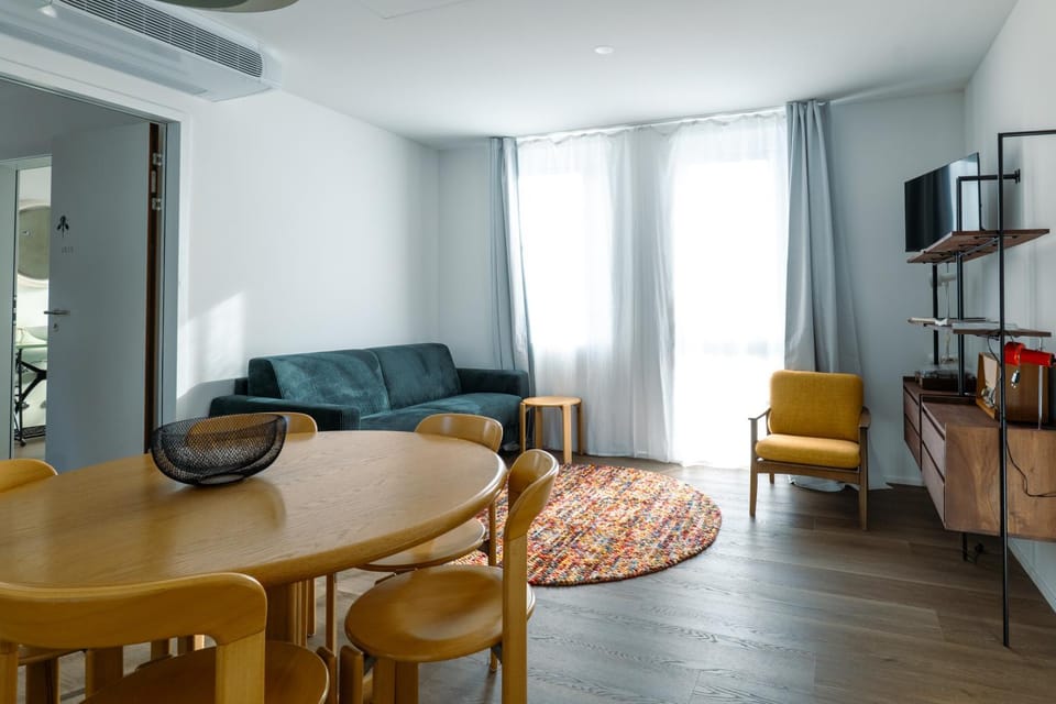 Living room, Seating area, Dining area