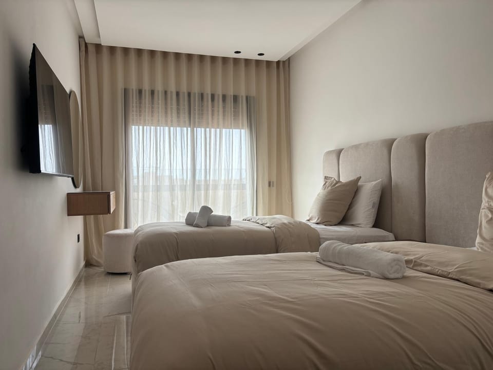Bed, TV and multimedia, Bedroom, towels