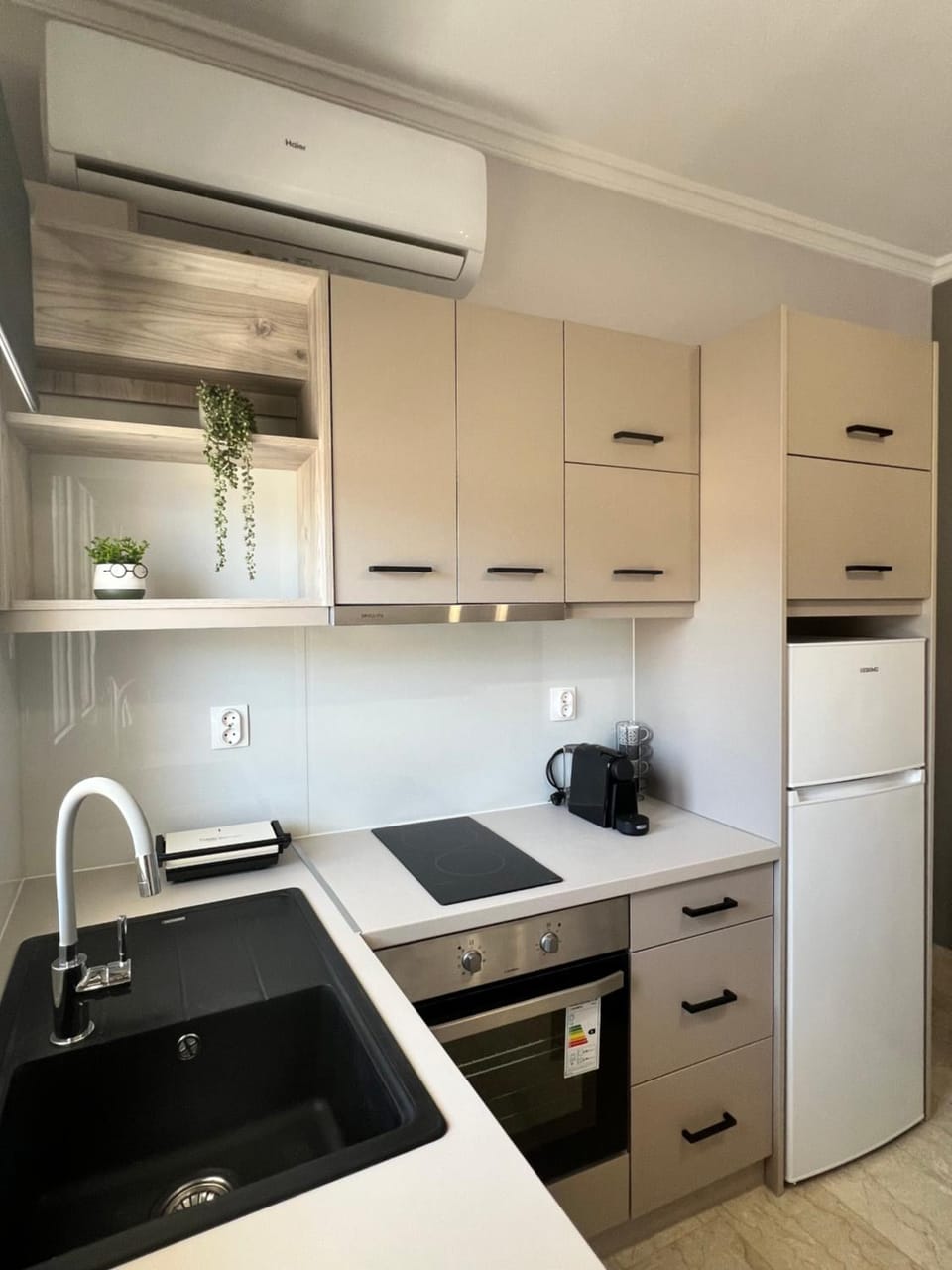 Kitchen or kitchenette, kitchen