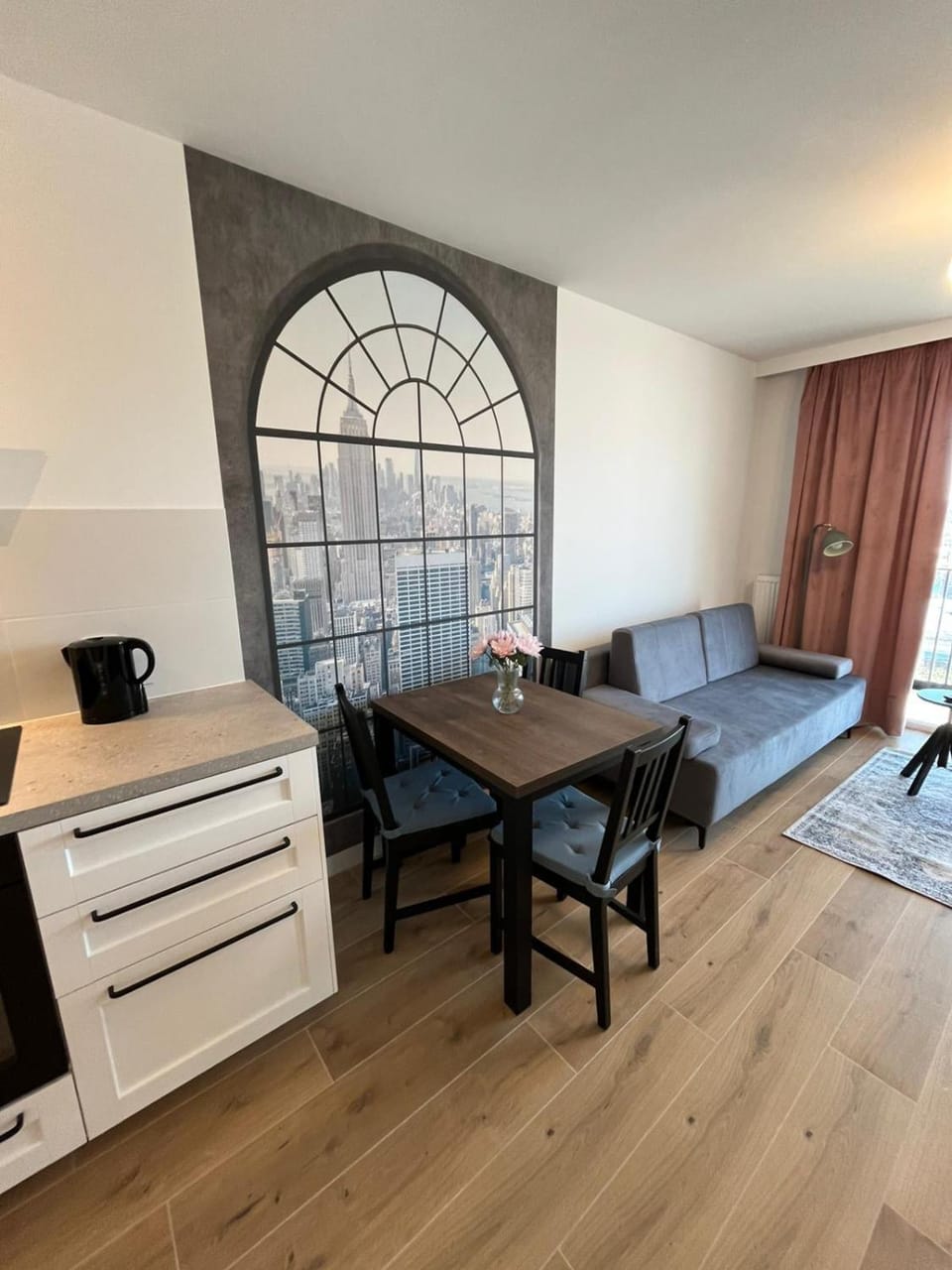 Kitchen or kitchenette, Living room, Seating area, Dining area