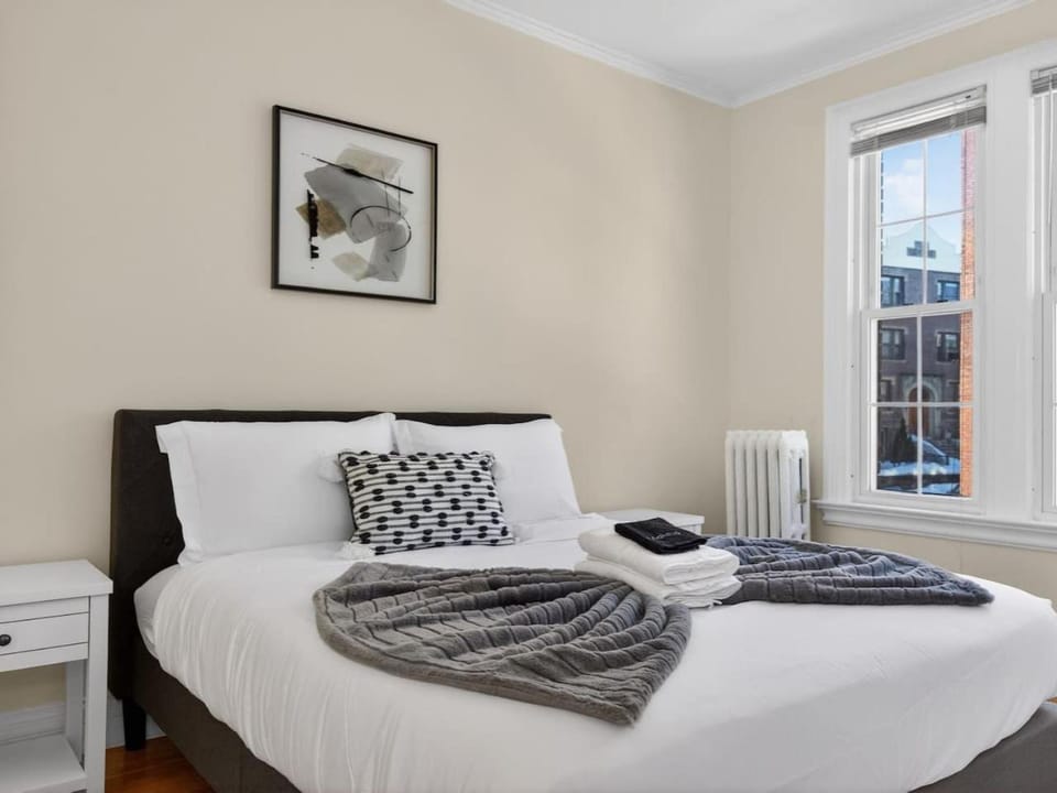 Spacious Allston 2BR Near BU Apartment in Allston