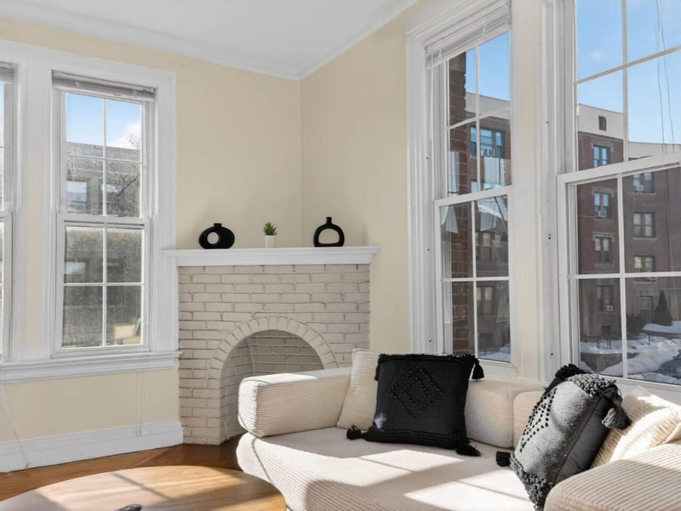 Charming 2BR in Boston Apartment in Allston