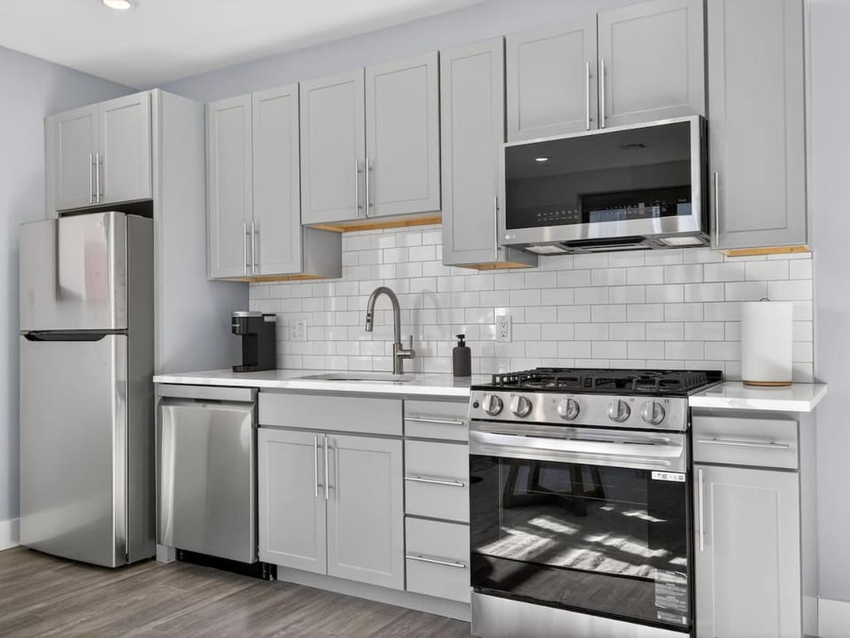 Luxe 3bd Brighton Apartment in Allston