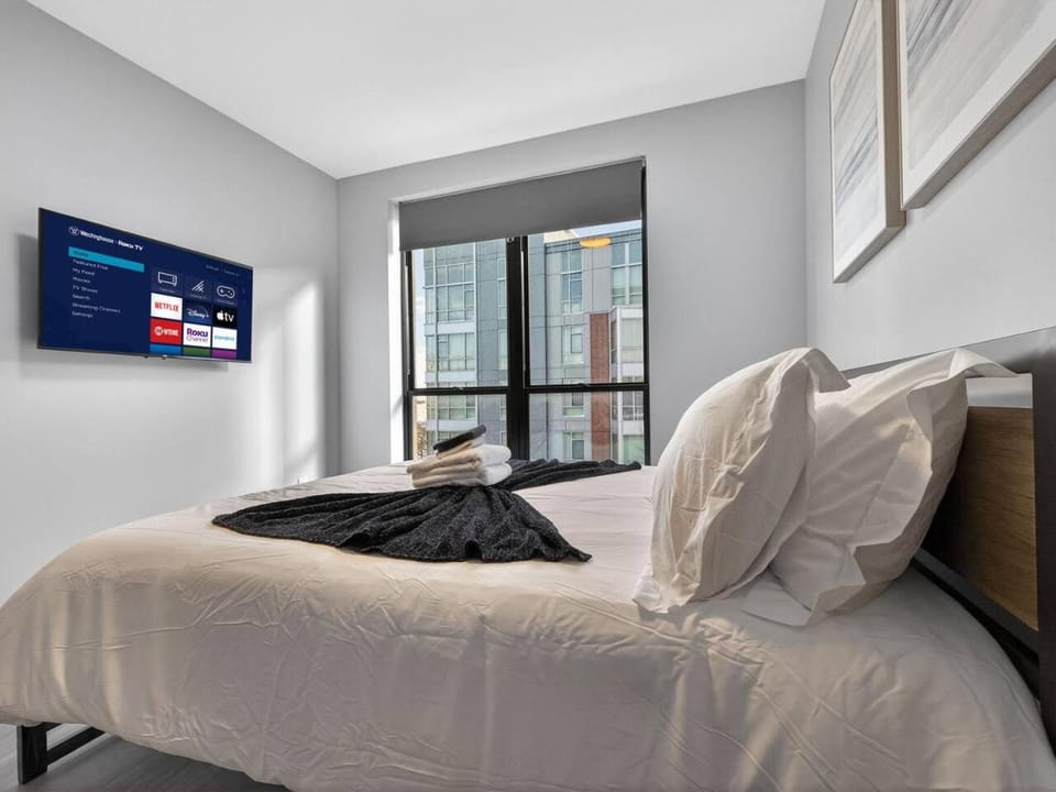 Luxe 3bd Brighton Apartment in Allston
