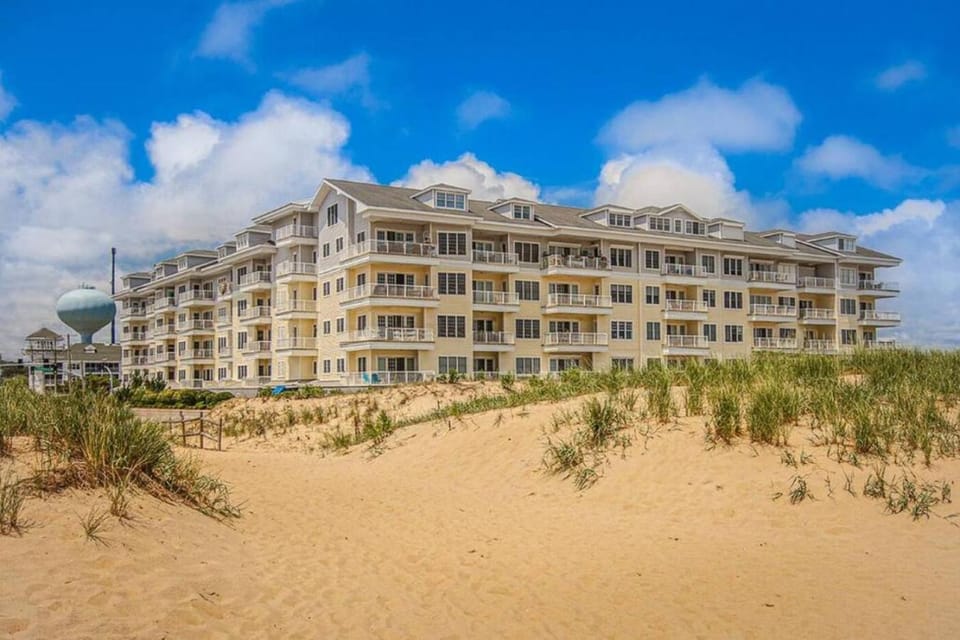 Beachfront Penthouse! 4Bd/3Bth House in Sandbridge