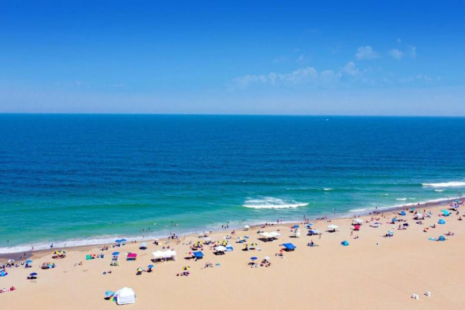 Beachfront Penthouse! 4Bd/3Bth House in Sandbridge