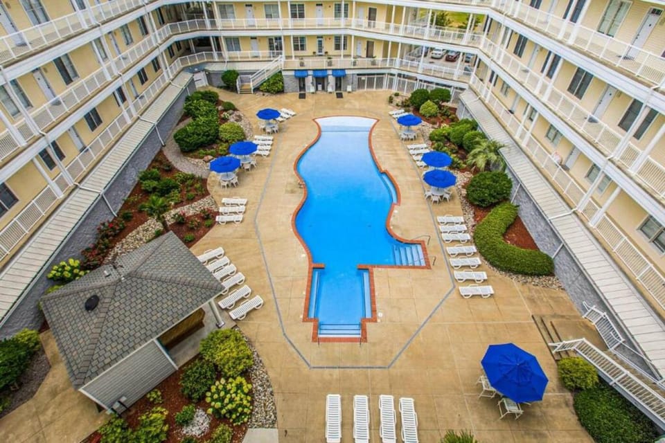 Beachfront Penthouse! 4Bd/3Bth House in Sandbridge